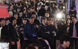 韩警方严打万圣节期间售卖及穿警服行为，梨泰院踩踏事故曾因民众装扮成警察致应对迟缓